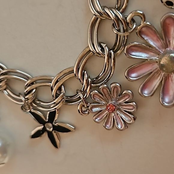 Bumble Bee Silvertone & Enamel 8" Charm Bracelet - Picture 4 of 8